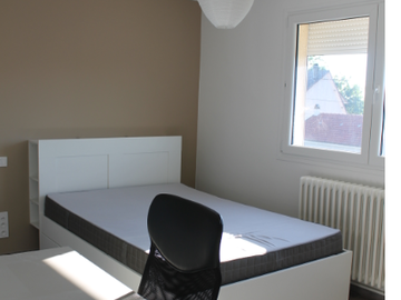 Roomlala | Pokój z prywatną łazienką i toaletą w dużym obozie letnim