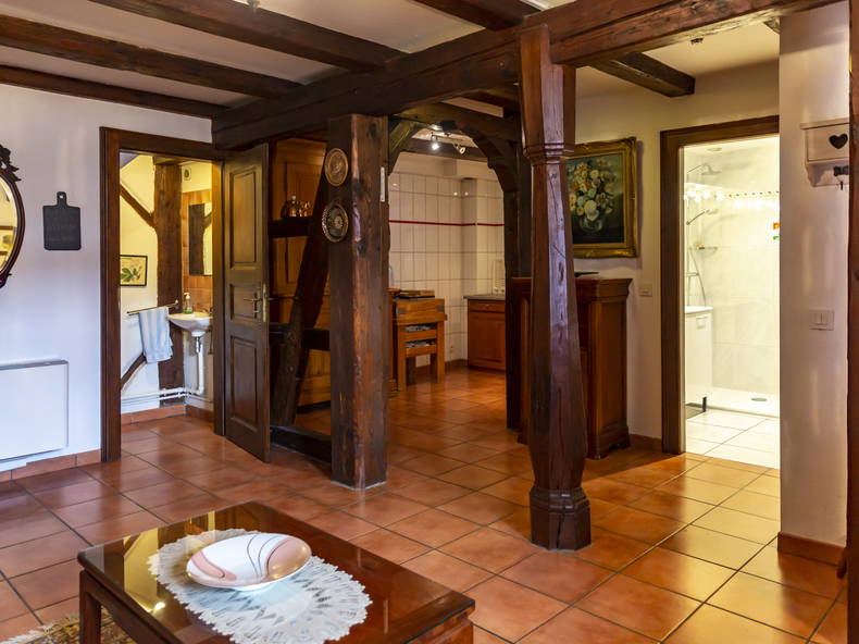 Entire Home Berstett 161658-5