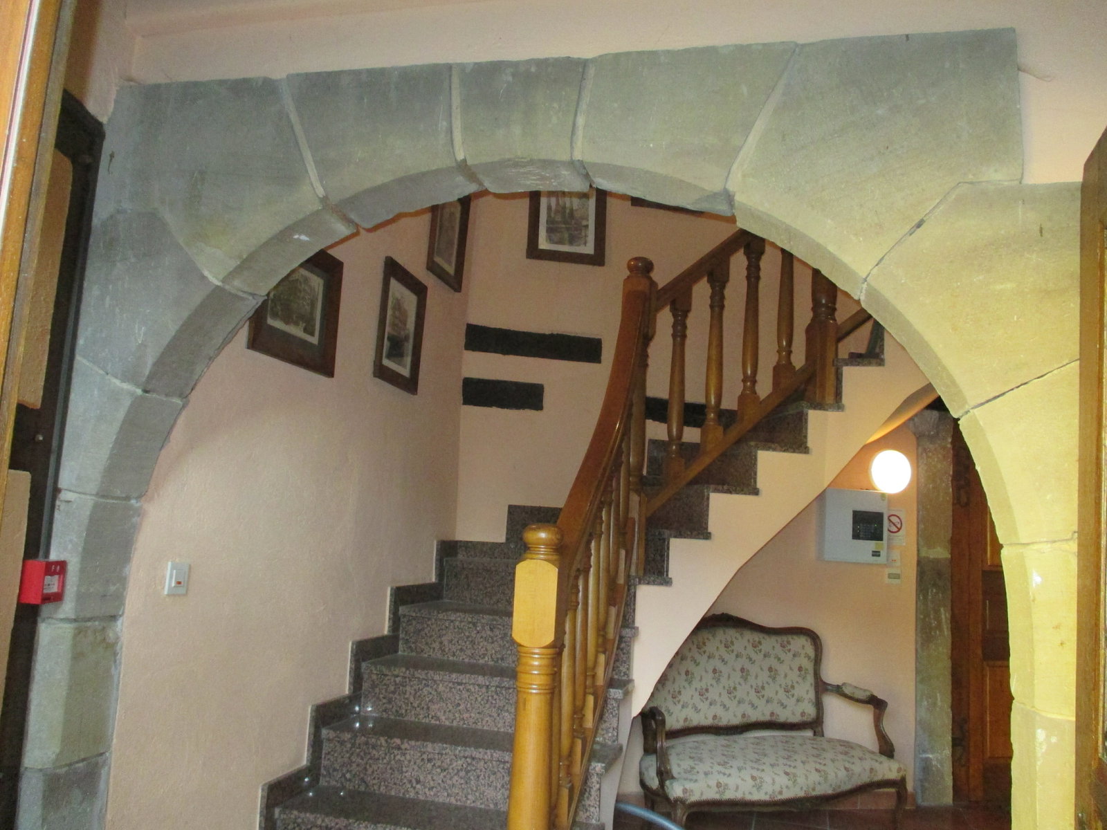 Entire Home Berstett 161658
