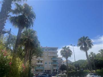 Roomlala | PORT FREJUS T2 200m beach