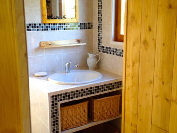 Colocation Poses 141176-8