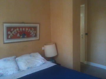 Roomlala | Pragtige en groot kamer te huur