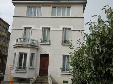 Roomlala | Prefeitura de Aubervilliers. bem no centro da cidade