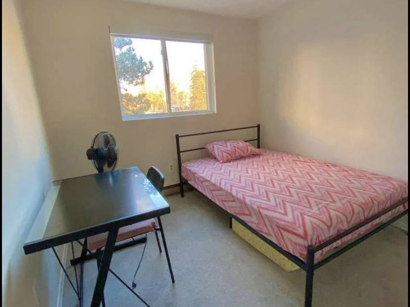 Homestay Oshawa 660011-1