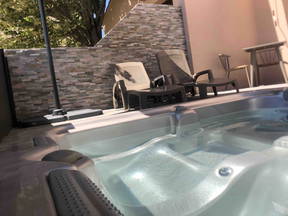 Spa Privado Al Aire Libre, Piscina Climatizada, En Camargue