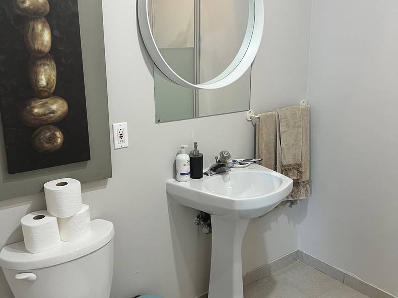 Homestay Laval 270071-2