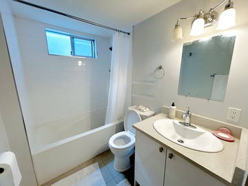 Coliving à louer à Vancouver - photo 10 : salle de bain-10