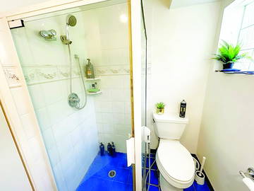 Coliving à louer à North Vancouver - photo 7 : salle de bain-7