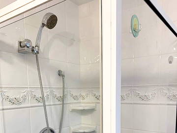 Coliving à louer à North Vancouver - photo 3 : salle de bain-3