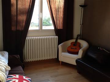 Roomlala | Private Room, House, Near Paris, Residential Area