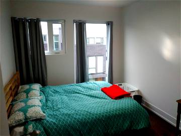 Roomlala | Private Room In New Leslieville Town Home! (females Only Ple