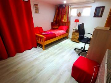 Roomlala | Private room - Long Stay - House+Garden - 200m RER D station
