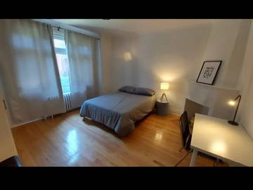 Roomlala | Private room rental