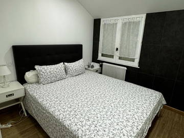 Roomlala | Private room with bathroom near Orly