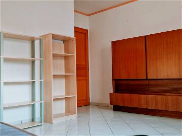 Roomlala | PRIVATE SDB ROOM - COLOCATION IN VILLA IDEAL FRONTALIERS