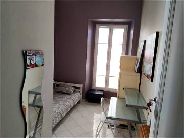 Roomlala | Privates Badezimmer. Wöchentliche Reinigung in F4 mitten im Zentrum