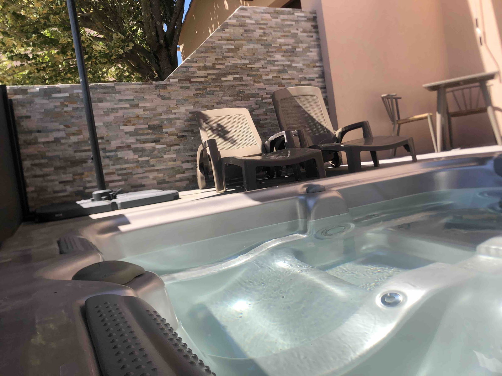 Unabhängiges Studio Villetelle 192839