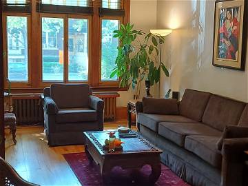 Roomlala | Privates Wohnzimmer Und Schlafzimmer - Plateau Mont-Royal