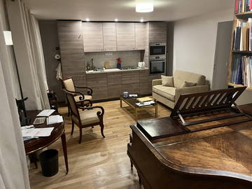 Roomlala | Procurando por um companheiro de quarto amigável em Montmartre
