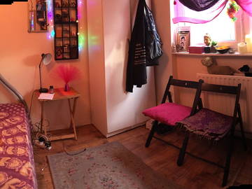 Roomlala | Procurando por uma colega de quarto feminina
