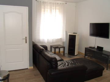 Roomlala | Procuro 2 colegas de quarto em casa recentemente reformada 