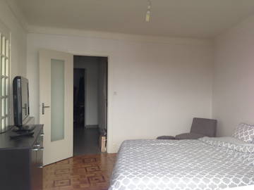 Roomlala | Procuro um colega de quarto para me substituir