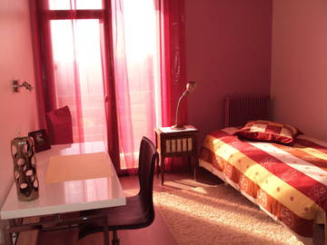 Roomlala | Prywatne wynajmy pokoju Fushia w domu rezydenta 