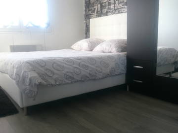 Roomlala | Prywatny pokój dwuosobowy TV + Wi-Fi 