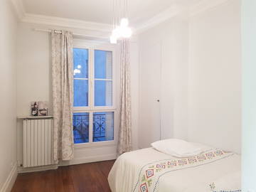 Roomlala | Prywatny pokój u podnóża stacji metra Alesia