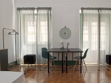 Roomlala | Przestronny i stylowy - Wspólny pokój z balkonem i prywatną toaletą > Alameda