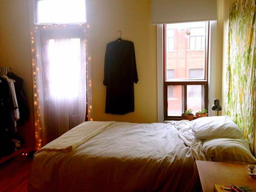Roomlala | Przytulne umeblowanie sypialni Plateau lipiec/sierpień