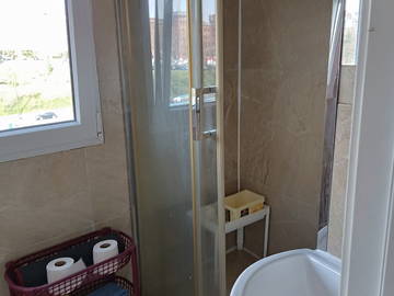Shared accommodation à louer à Madrid - bathroom-16