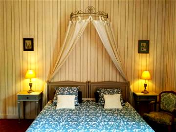 Roomlala | Puy Du Fou, Room At The Castle Of Bellevue Sainte Cécile