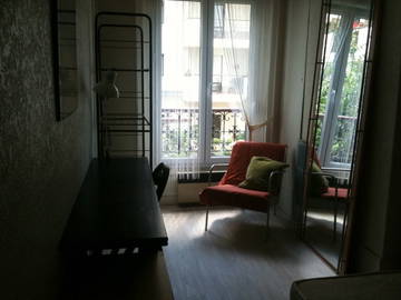 Roomlala | Quarto 2 paradas de metrô de Paris 
