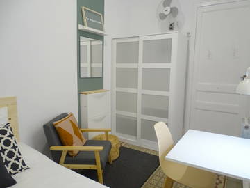 Roomlala | Quarto aconchegante com cama de casal em Gracia (RH18-R9)