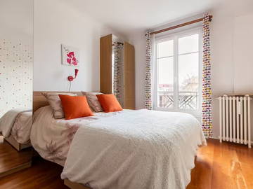 Roomlala | Quarto agradável com TV a 8 minutos do metro