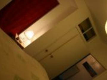 Roomlala | Quarto amplo mobiliado!