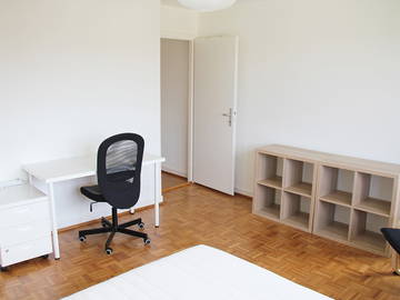 Roomlala | Quarto amplo mobiliado, acomodação compartilhada para estudantes a partir de agosto