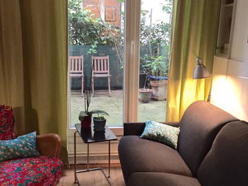 Roomlala | Quarto charmoso em um porão para alugar
