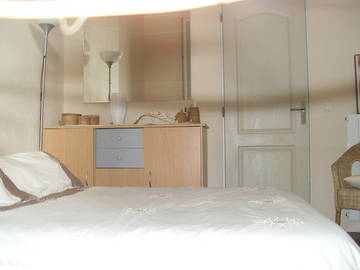 Roomlala | Quarto com jardim para alugar em casa particular