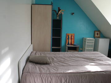 Roomlala | Quarto compartilhado mobiliado para estudantes