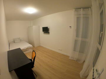 Roomlala | Quarto de 13 m² Excelente acomodação compartilhada para mulheres a 2 passos de Evry2 e RE