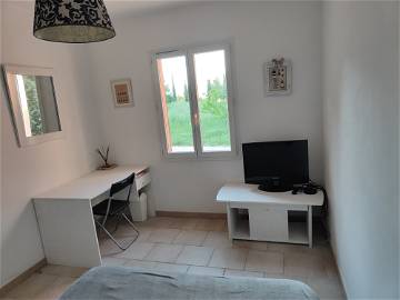 Roomlala | Quarto de 17m2 com casa de banho e WC separado