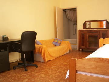 Roomlala | Quarto de 18 M2 para alugar no centro