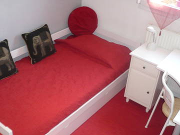 Roomlala | Quarto de estudante confortável