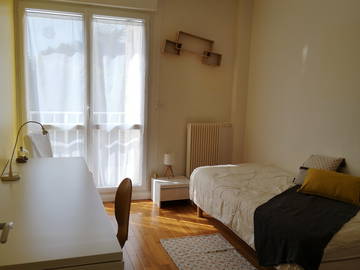 Roomlala | Quarto de estudante de 12 m² com chuveiro e toalete privativos