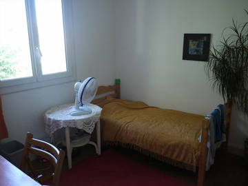 Roomlala | Quarto de estudante em uma casa