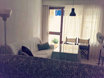 Roomlala | QUARTO DE ESTUDANTE PARA ALUGAR