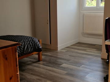 Roomlala | Quarto de estudante para alugar em casa particular em Houilles (Quarto 1)
