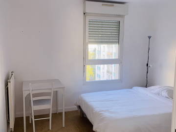 Roomlala | Quarto disponível centro BONDY – renovado perto de comodidades